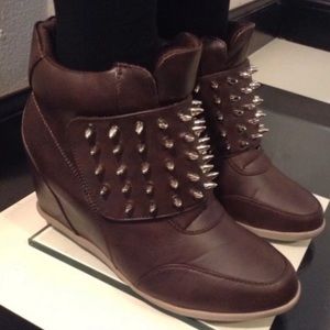 Spike Wedge Boot SZ-9 Free Cozy Socks W/Purchase